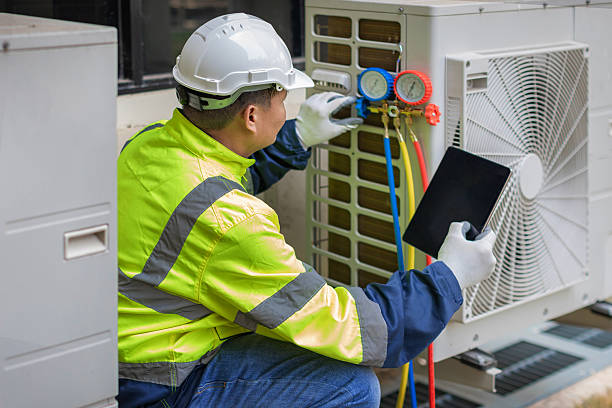 Professional Ac Installation technician working in Romeoville, IL